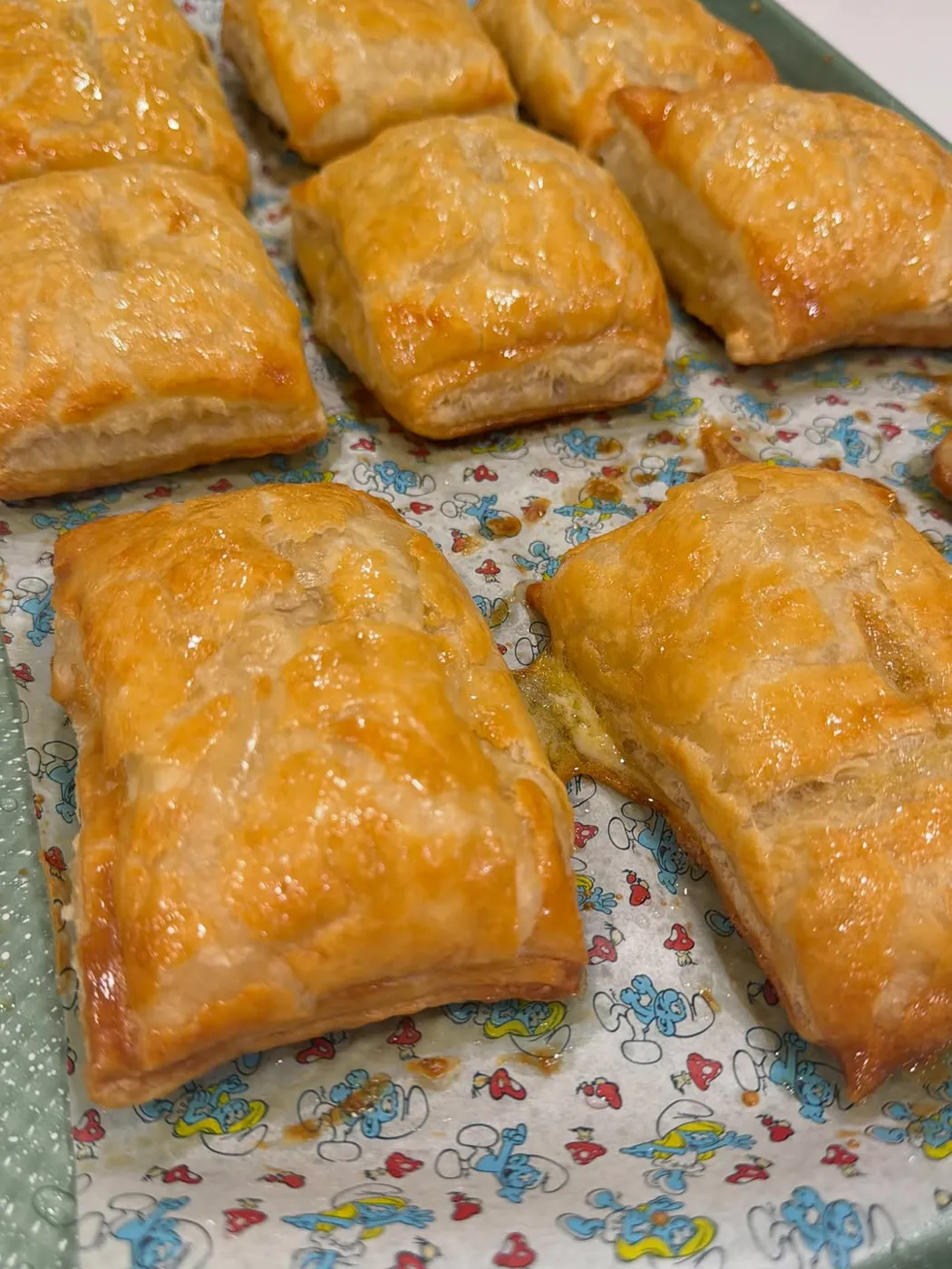 Golden pastelitos de guayaba y queso fresh from the oven